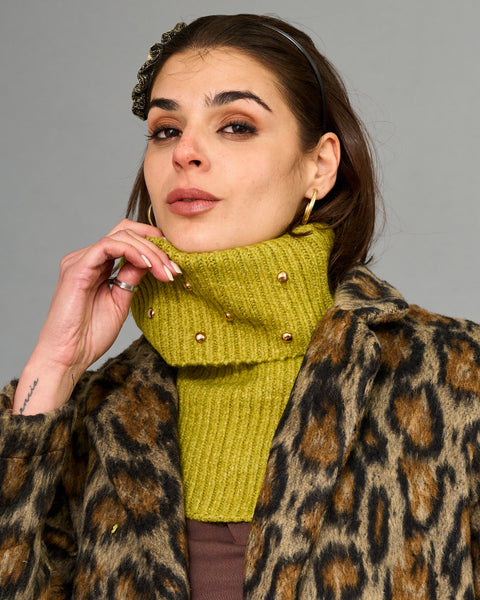 Accesorios Cuello Con Tachas Doradas